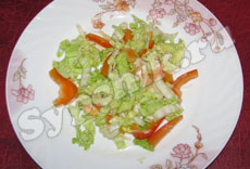 Витаминный салат из пекинской капусты, перца и сельдерея | шаг 5